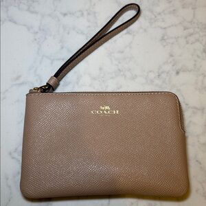 NWT Coach Corner Zip Wristlet Taupe Beige Neutral